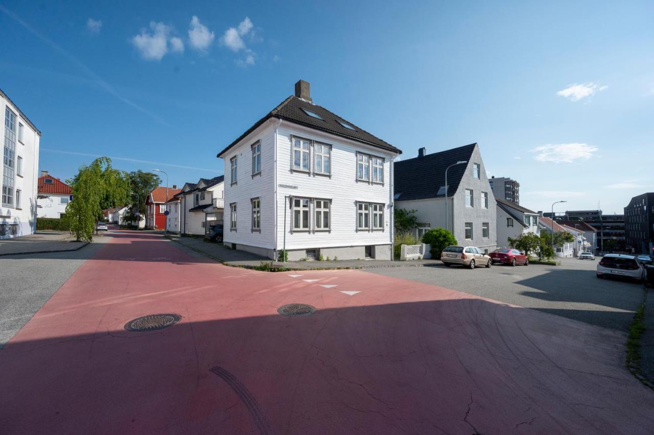 Practical Basement Apt With All Home Comforts Close To City Centre Stavanger Exterior photo